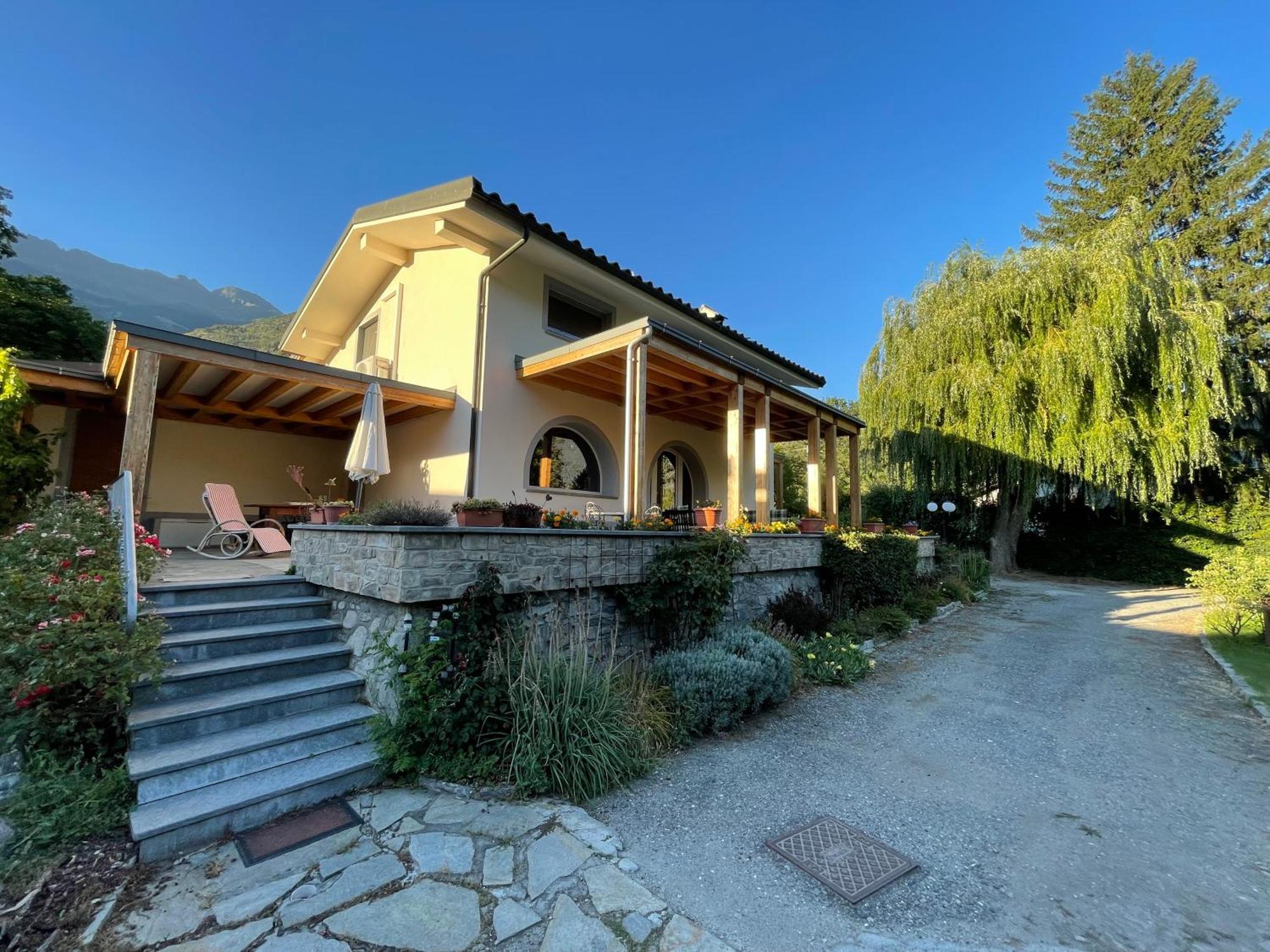Apartamento La Casina Di Oscar Ad Ao V Combe Vda Quart 0014 E 00I6 Exterior foto