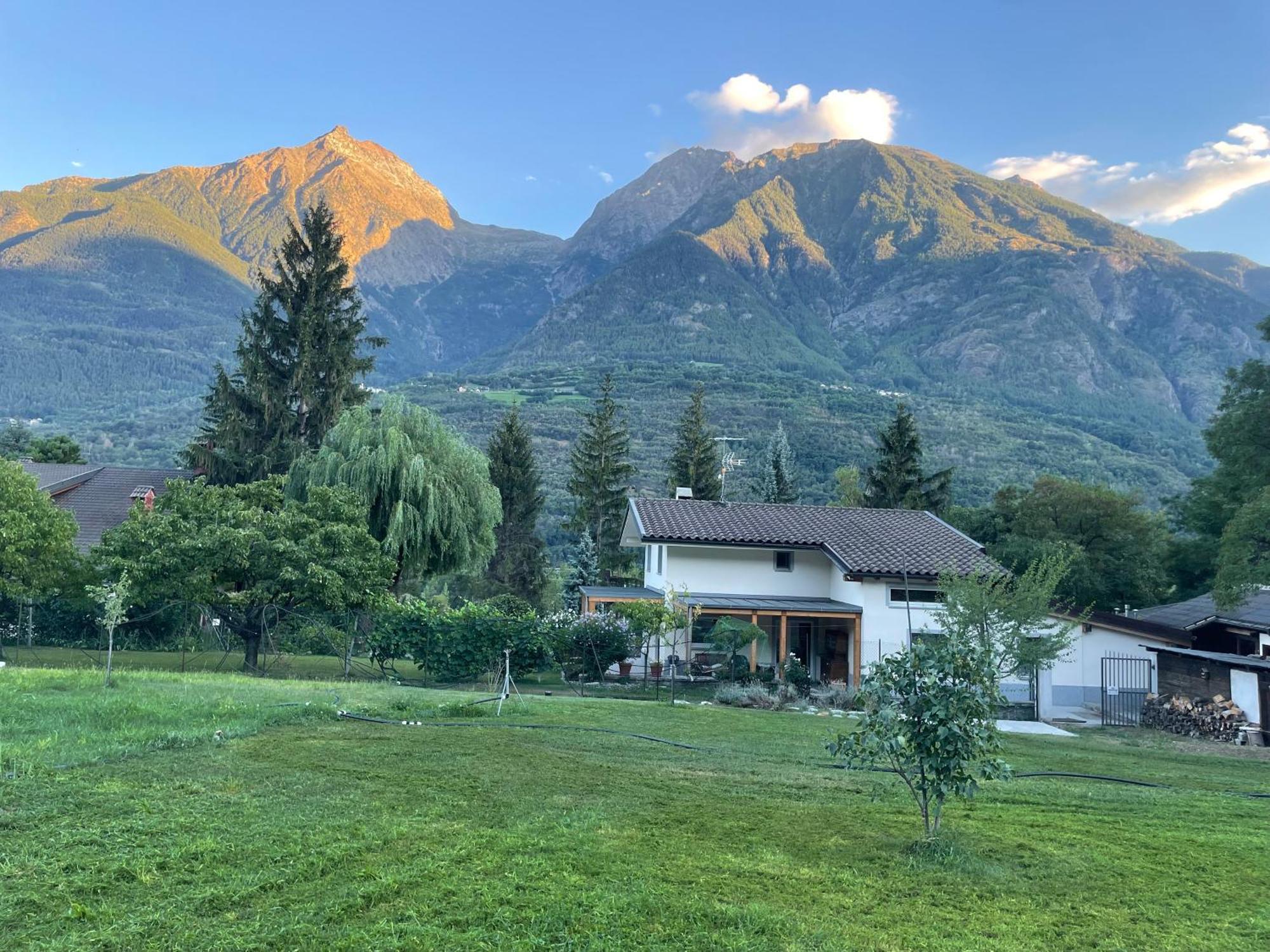 Apartamento La Casina Di Oscar Ad Ao V Combe Vda Quart 0014 E 00I6 Exterior foto